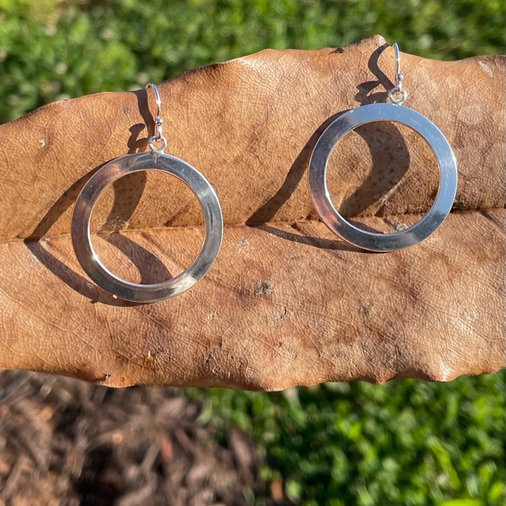 Ss Plain Floating Circle Earrings - image 1